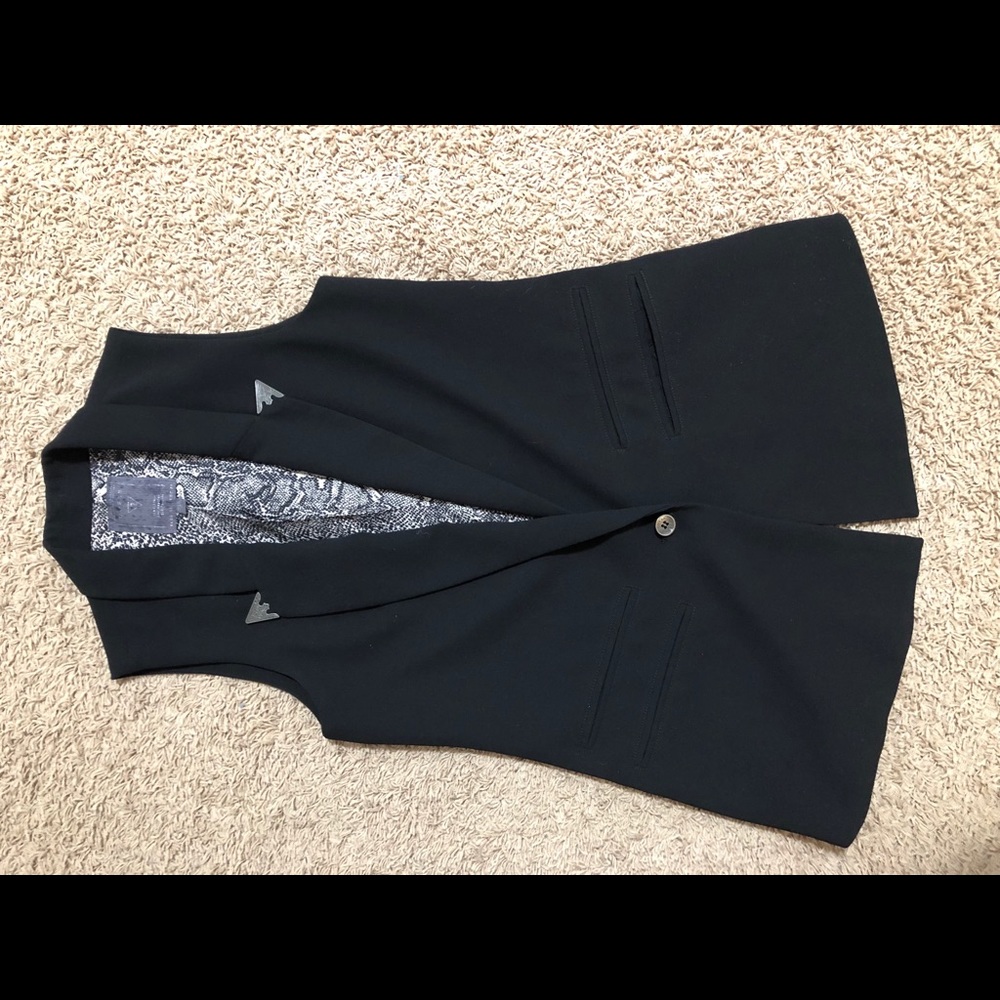 Guess vest